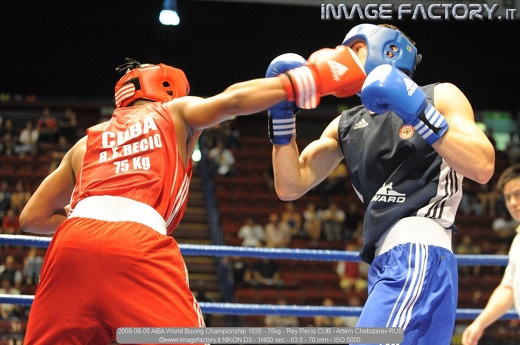 2009-09-05 AIBA World Boxing Championship 1635 - 75kg - Rey Recio CUB - Artem Chebotarev RUS
